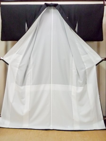 画像3: O0509Y 女性用留袖  シルク（正絹） 黒, 梅 【中古】【USED】【リサイクル】 ★★★☆☆【O0509Y】 (3)