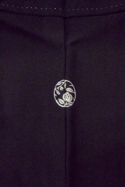 画像4: O0509Y 女性用留袖  シルク（正絹） 黒, 梅 【中古】【USED】【リサイクル】 ★★★☆☆【O0509Y】 (4)