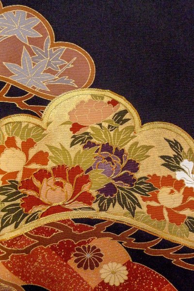 画像10: O0509Z 女性用留袖  シルク（正絹） 黒, ぼたん 【中古】【USED】【リサイクル】 ★★★☆☆【O0509Z】 (10)