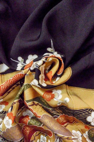 画像16: O0510A 女性用留袖  化繊 黒, 梅 【中古】【USED】【リサイクル】 ★★☆☆☆【O0510A】 (16)