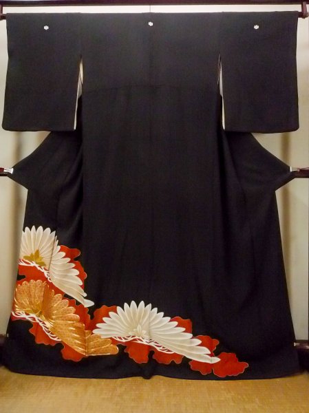 画像1: O0510B 女性用留袖  シルク（正絹） 黒, 花 【中古】【USED】【リサイクル】 ★★★☆☆【O0510B】 (1)