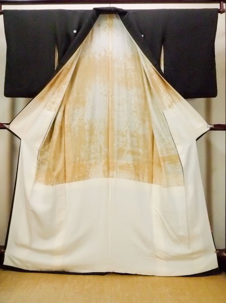 画像3: O0510B 女性用留袖  シルク（正絹） 黒, 花 【中古】【USED】【リサイクル】 ★★★☆☆【O0510B】 (3)