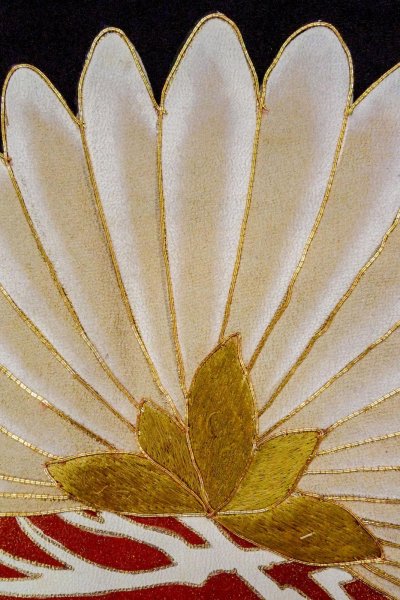 画像8: O0510B 女性用留袖  シルク（正絹） 黒, 花 【中古】【USED】【リサイクル】 ★★★☆☆【O0510B】 (8)