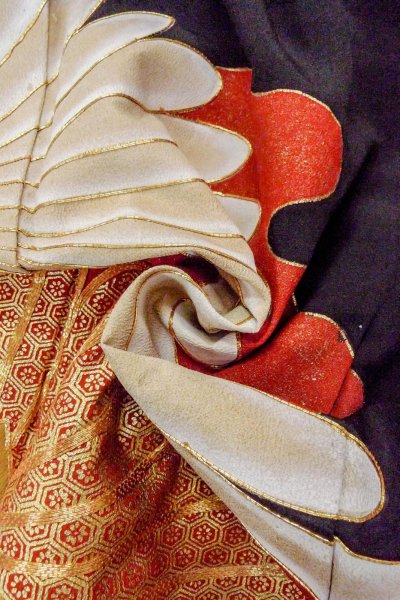 画像14: O0510B 女性用留袖  シルク（正絹） 黒, 花 【中古】【USED】【リサイクル】 ★★★☆☆【O0510B】 (14)