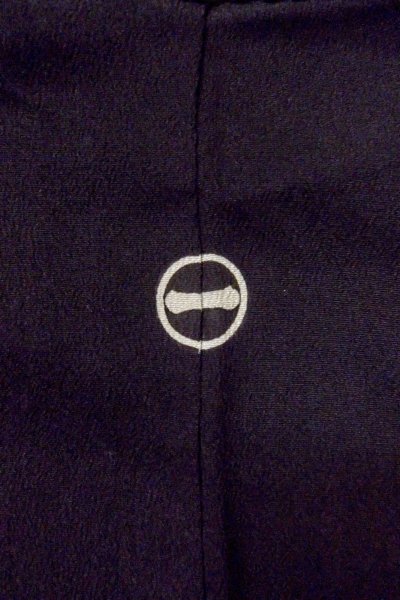 画像4: O0510C 女性用留袖  シルク（正絹） 黒, 菊 【中古】【USED】【リサイクル】 ★★★☆☆【O0510C】 (4)