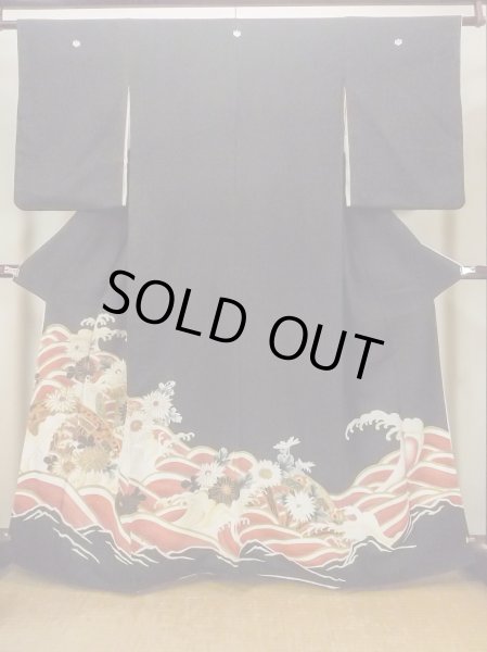 画像1: O0510D 女性用留袖  シルク（正絹） 黒, 菊 【中古】【USED】【リサイクル】 ★☆☆☆☆【O0510D】 (1)