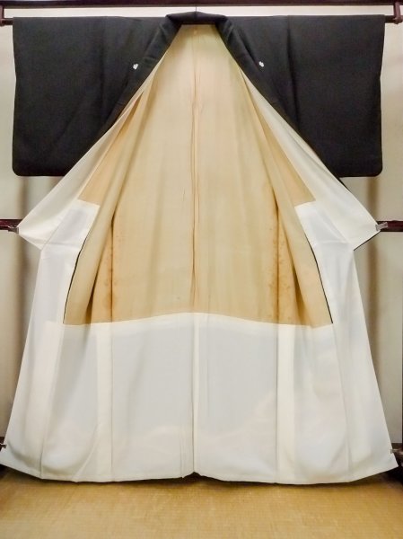 画像3: O0510D 女性用留袖  シルク（正絹） 黒, 菊 【中古】【USED】【リサイクル】 ★☆☆☆☆【O0510D】 (3)