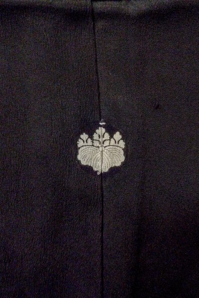 画像4: O0510D 女性用留袖  シルク（正絹） 黒, 菊 【中古】【USED】【リサイクル】 ★☆☆☆☆【O0510D】 (4)