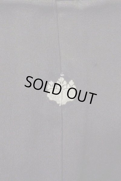 画像4: O0510D 女性用留袖  シルク（正絹） 黒, 菊 【中古】【USED】【リサイクル】 ★☆☆☆☆【O0510D】 (4)