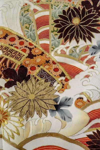 画像7: O0510D 女性用留袖  シルク（正絹） 黒, 菊 【中古】【USED】【リサイクル】 ★☆☆☆☆【O0510D】 (7)