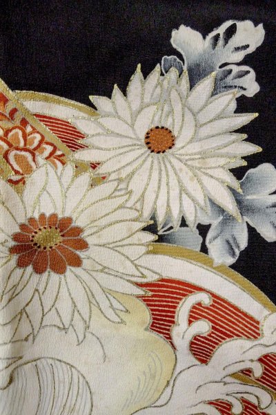 画像10: O0510D 女性用留袖  シルク（正絹） 黒, 菊 【中古】【USED】【リサイクル】 ★☆☆☆☆【O0510D】 (10)