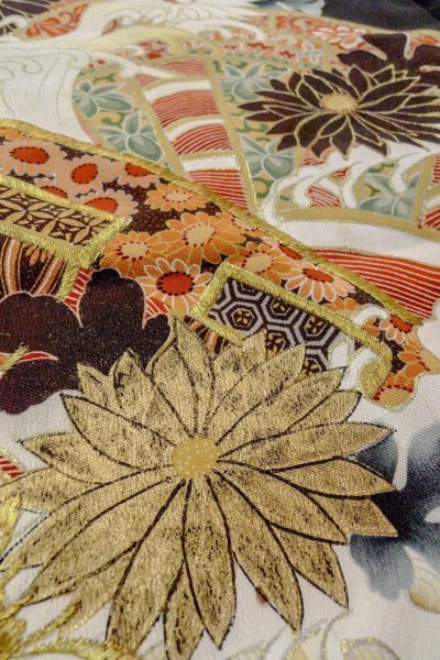 画像11: O0510D 女性用留袖  シルク（正絹） 黒, 菊 【中古】【USED】【リサイクル】 ★☆☆☆☆【O0510D】 (11)