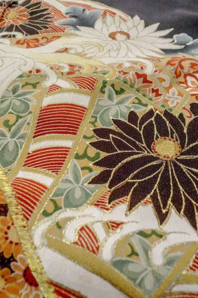 画像13: O0510D 女性用留袖  シルク（正絹） 黒, 菊 【中古】【USED】【リサイクル】 ★☆☆☆☆【O0510D】 (13)