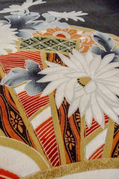 画像14: O0510D 女性用留袖  シルク（正絹） 黒, 菊 【中古】【USED】【リサイクル】 ★☆☆☆☆【O0510D】 (14)