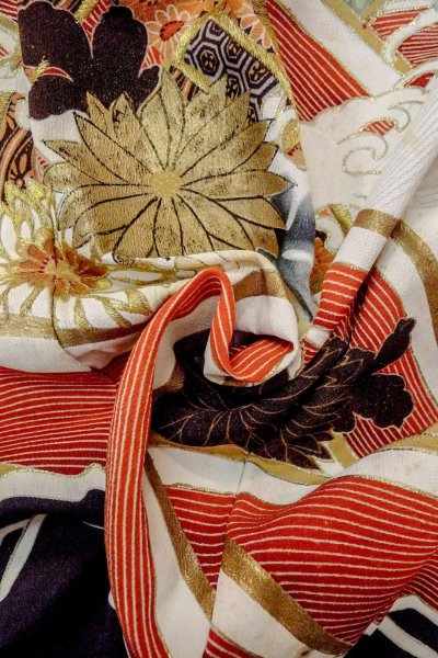 画像16: O0510D 女性用留袖  シルク（正絹） 黒, 菊 【中古】【USED】【リサイクル】 ★☆☆☆☆【O0510D】 (16)