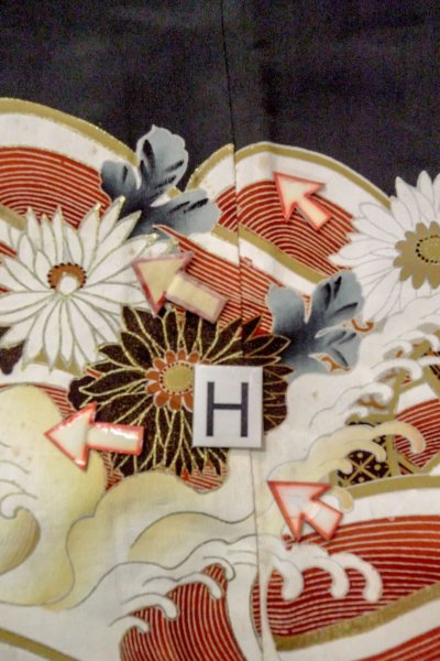 画像25: O0510D 女性用留袖  シルク（正絹） 黒, 菊 【中古】【USED】【リサイクル】 ★☆☆☆☆【O0510D】 (25)