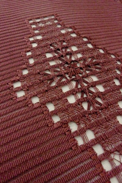 画像11: O0528N 八寸(袋名古屋)帯 女性用着物 麻   えんじ 抽象的模様 【中古】 【USED】 【リサイクル】 ★★★★☆ (11)