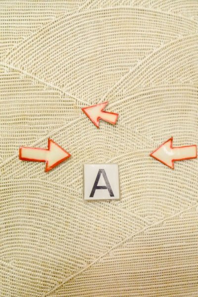 画像13: O0606B 名古屋帯 女性用着物 麻  淡い オフ　ホワイト 抽象的模様 【中古】 【USED】 【リサイクル】 ★★☆☆☆ (13)