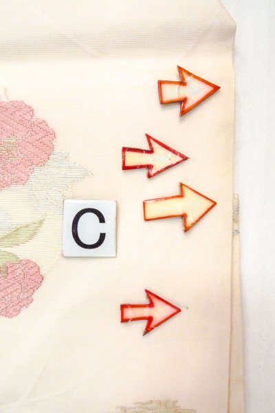 画像16: O0606D 名古屋帯 女性用着物 麻  淡い オフ　ホワイト ぼたん 【中古】 【USED】 【リサイクル】 ★★☆☆☆ (16)