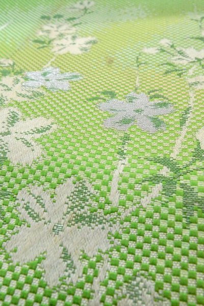 画像9: O0606Q 八寸（袋名古屋）帯 女性用着物 シルク（正絹）  光沢のある 黄緑色 桜 【中古】 【USED】 【リサイクル】 ★★☆☆☆ (9)