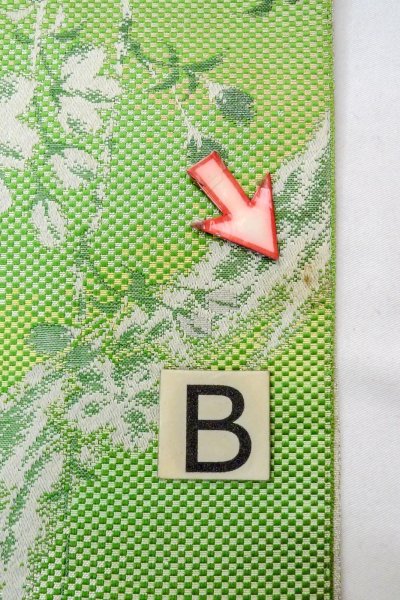 画像13: O0606Q 八寸（袋名古屋）帯 女性用着物 シルク（正絹）  光沢のある 黄緑色 桜 【中古】 【USED】 【リサイクル】 ★★☆☆☆ (13)