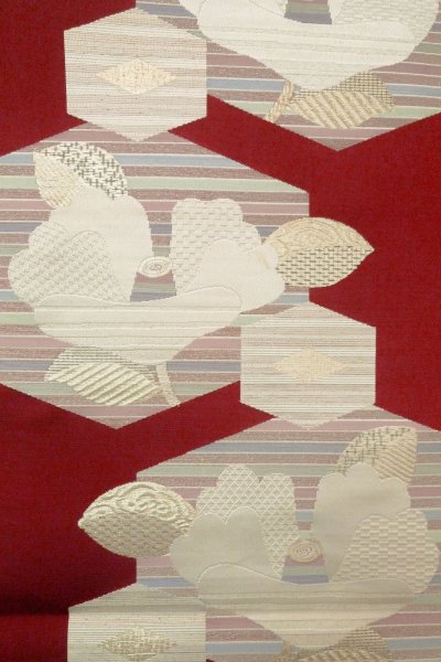 画像3: O0606V 八寸（袋名古屋）帯 女性用着物 シルク（正絹）  深い 赤色 椿 【中古】 【USED】 【リサイクル】 ★★★☆☆ (3)