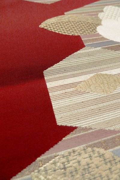 画像10: O0606V 八寸（袋名古屋）帯 女性用着物 シルク（正絹）  深い 赤色 椿 【中古】 【USED】 【リサイクル】 ★★★☆☆ (10)