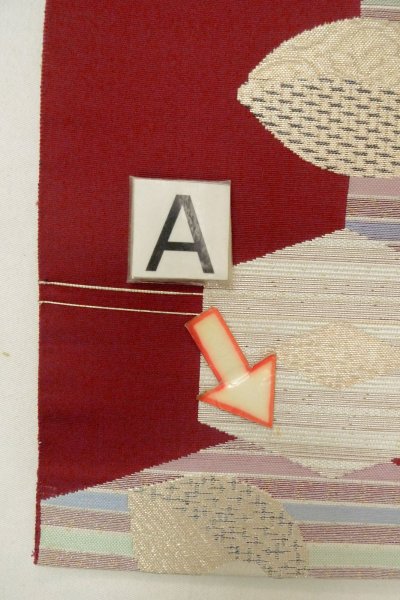 画像12: O0606V 八寸（袋名古屋）帯 女性用着物 シルク（正絹）  深い 赤色 椿 【中古】 【USED】 【リサイクル】 ★★★☆☆ (12)