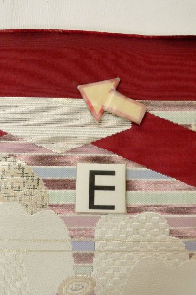 画像16: O0606V 八寸（袋名古屋）帯 女性用着物 シルク（正絹）  深い 赤色 椿 【中古】 【USED】 【リサイクル】 ★★★☆☆ (16)