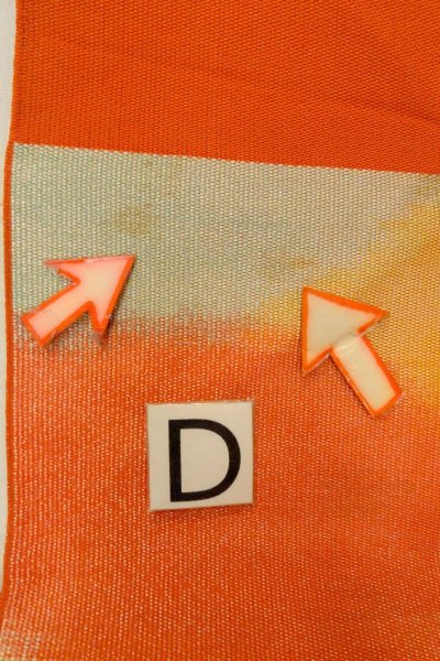 画像15: O0606Y 八寸（袋名古屋）帯 女性用着物 シルク（正絹）  光沢のある 赤色 山 【中古】 【USED】 【リサイクル】 ★★★☆☆ (15)