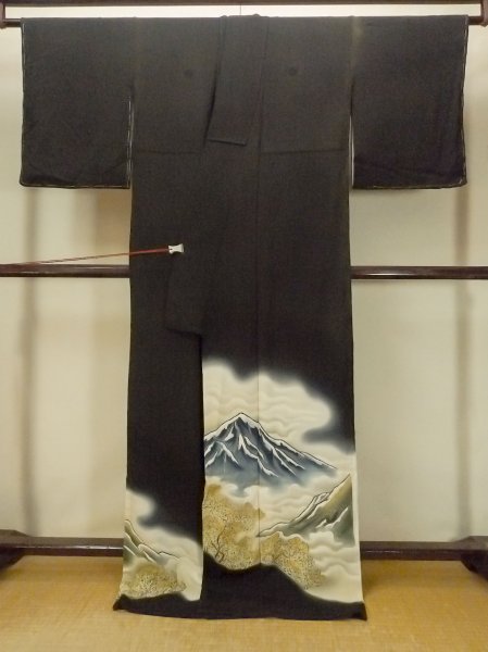 画像2: O0624E 女性用留袖  シルク（正絹） 黒, 雲 【中古】【USED】【リサイクル】 ★★☆☆☆【O0624E】 (2)