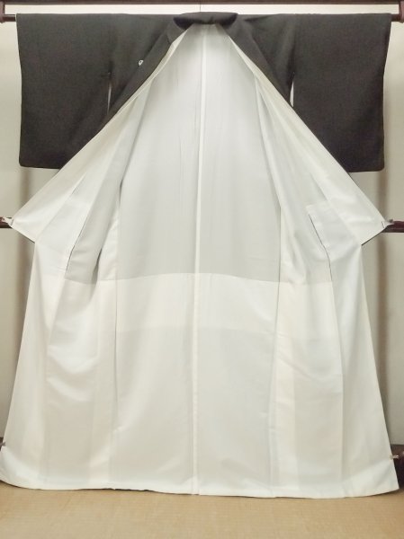 画像3: O0624F 女性用留袖  シルク（正絹） 黒, 菊 【中古】【USED】【リサイクル】 ★★☆☆☆【O0624F】 (3)