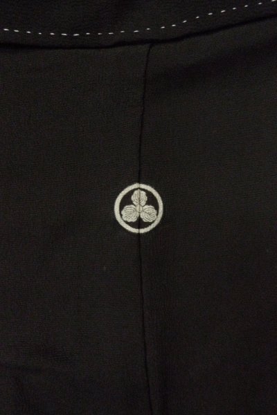 画像4: O0624F 女性用留袖  シルク（正絹） 黒, 菊 【中古】【USED】【リサイクル】 ★★☆☆☆【O0624F】 (4)