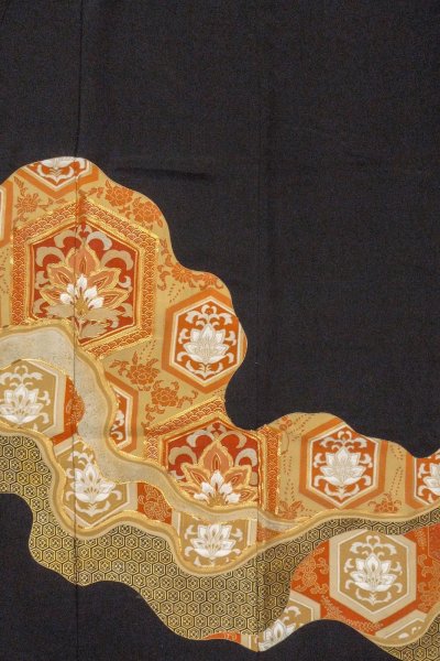 画像5: O0624G 女性用留袖  シルク（正絹） 黒, 唐花 【中古】【USED】【リサイクル】 ★☆☆☆☆【O0624G】 (5)