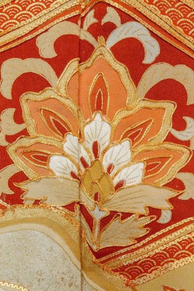 画像7: O0624G 女性用留袖  シルク（正絹） 黒, 唐花 【中古】【USED】【リサイクル】 ★☆☆☆☆【O0624G】 (7)