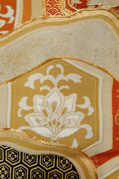 画像9: O0624G 女性用留袖  シルク（正絹） 黒, 唐花 【中古】【USED】【リサイクル】 ★☆☆☆☆【O0624G】 (9)