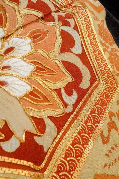 画像11: O0624G 女性用留袖  シルク（正絹） 黒, 唐花 【中古】【USED】【リサイクル】 ★☆☆☆☆【O0624G】 (11)