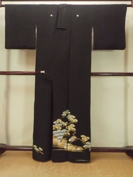 画像2: O0624H 女性用留袖  化繊 黒, 花 【中古】【USED】【リサイクル】 ★☆☆☆☆【O0624H】 (2)