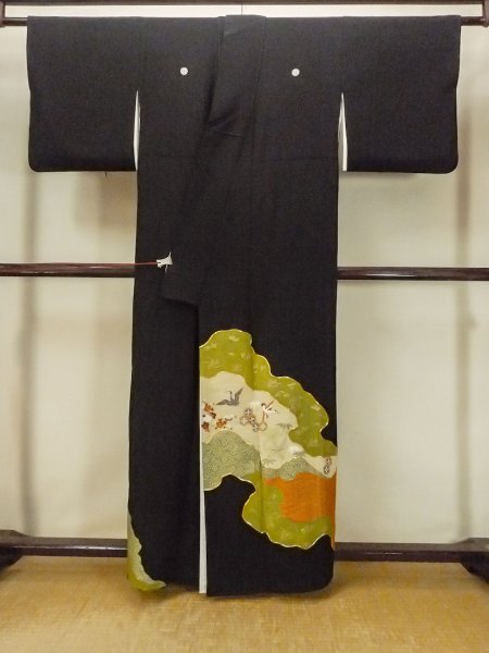 画像2: O0624I 女性用留袖  シルク（正絹） 黒, 梅 【中古】【USED】【リサイクル】 ★★★☆☆【O0624I】 (2)