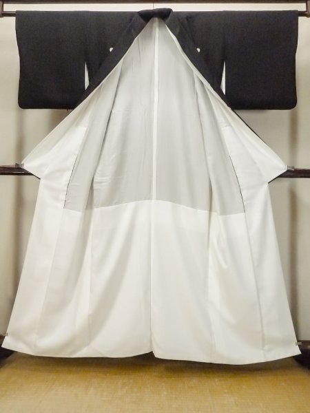 画像3: O0624I 女性用留袖  シルク（正絹） 黒, 梅 【中古】【USED】【リサイクル】 ★★★☆☆【O0624I】 (3)