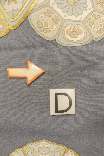 画像24: O0624J 女性用留袖  シルク（正絹） 青み灰色, 唐花 【中古】【USED】【リサイクル】 ★★★☆☆【O0624J】 (24)