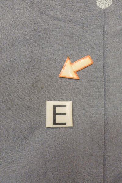 画像25: O0624J 女性用留袖  シルク（正絹） 青み灰色, 唐花 【中古】【USED】【リサイクル】 ★★★☆☆【O0624J】 (25)