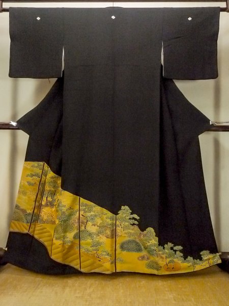 画像1: O0624L 女性用留袖  シルク（正絹） 黒, 花 【中古】【USED】【リサイクル】 ★★★☆☆【O0624L】 (1)