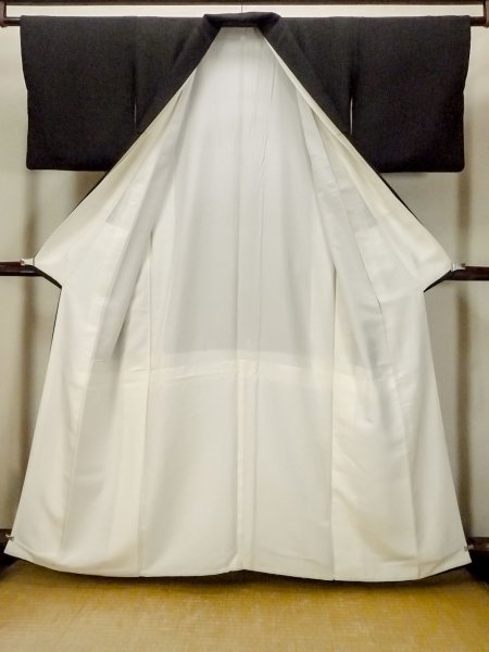 画像3: O0624L 女性用留袖  シルク（正絹） 黒, 花 【中古】【USED】【リサイクル】 ★★★☆☆【O0624L】 (3)