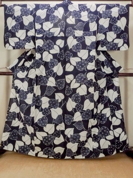 画像1: O0624O 女性用浴衣（日本製）  綿麻 藍, 花 【中古】【USED】【リサイクル】 ★★☆☆☆【O0624O】 (1)