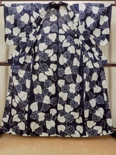 画像2: O0624O 女性用浴衣（日本製）  綿麻 藍, 花 【中古】【USED】【リサイクル】 ★★☆☆☆【O0624O】 (2)