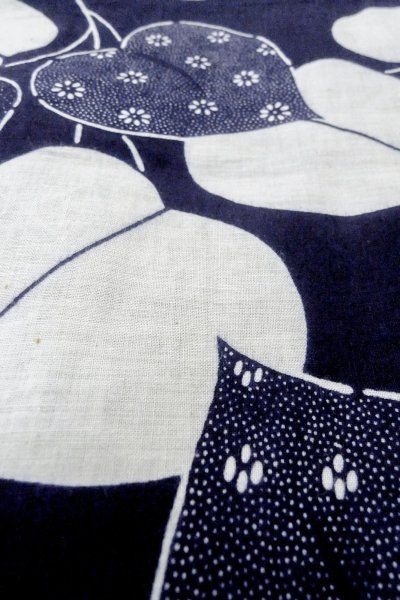画像9: O0624O 女性用浴衣（日本製）  綿麻 藍, 花 【中古】【USED】【リサイクル】 ★★☆☆☆【O0624O】 (9)