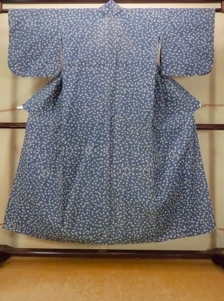 画像1: O0624P 女性用浴衣（日本製）  綿 灰色がかった青, 葉 【中古】【USED】【リサイクル】 ★★☆☆☆【O0624P】 (1)