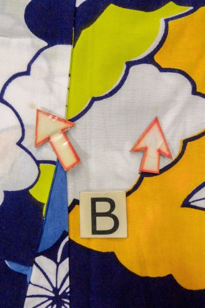 画像15: O0624S 女性用浴衣（日本製）  綿 藍, もみじ 【中古】【USED】【リサイクル】 ★★☆☆☆【O0624S】 (15)