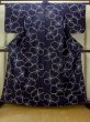 画像1: O0624U 女性用浴衣（日本製）  綿 深い藍, 花 【中古】【USED】【リサイクル】 ★★★☆☆【O0624U】 (1)